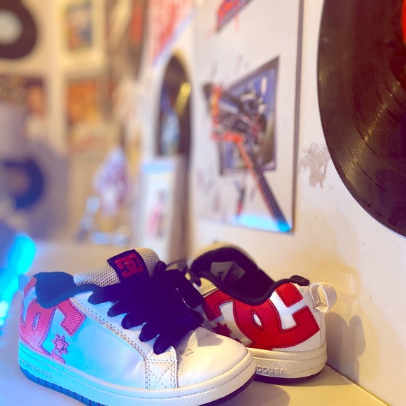 dc skate shoes kids